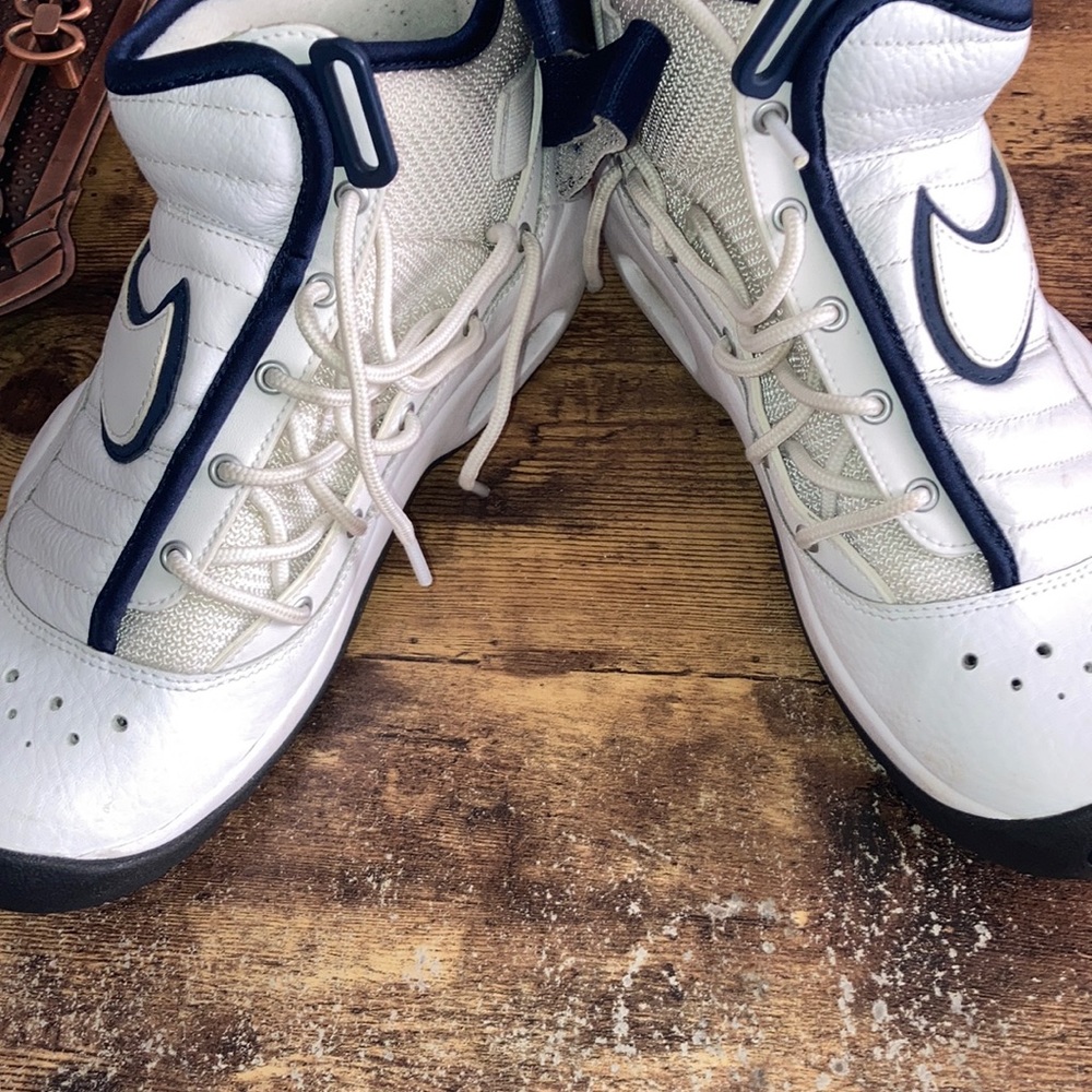AIR NIKES